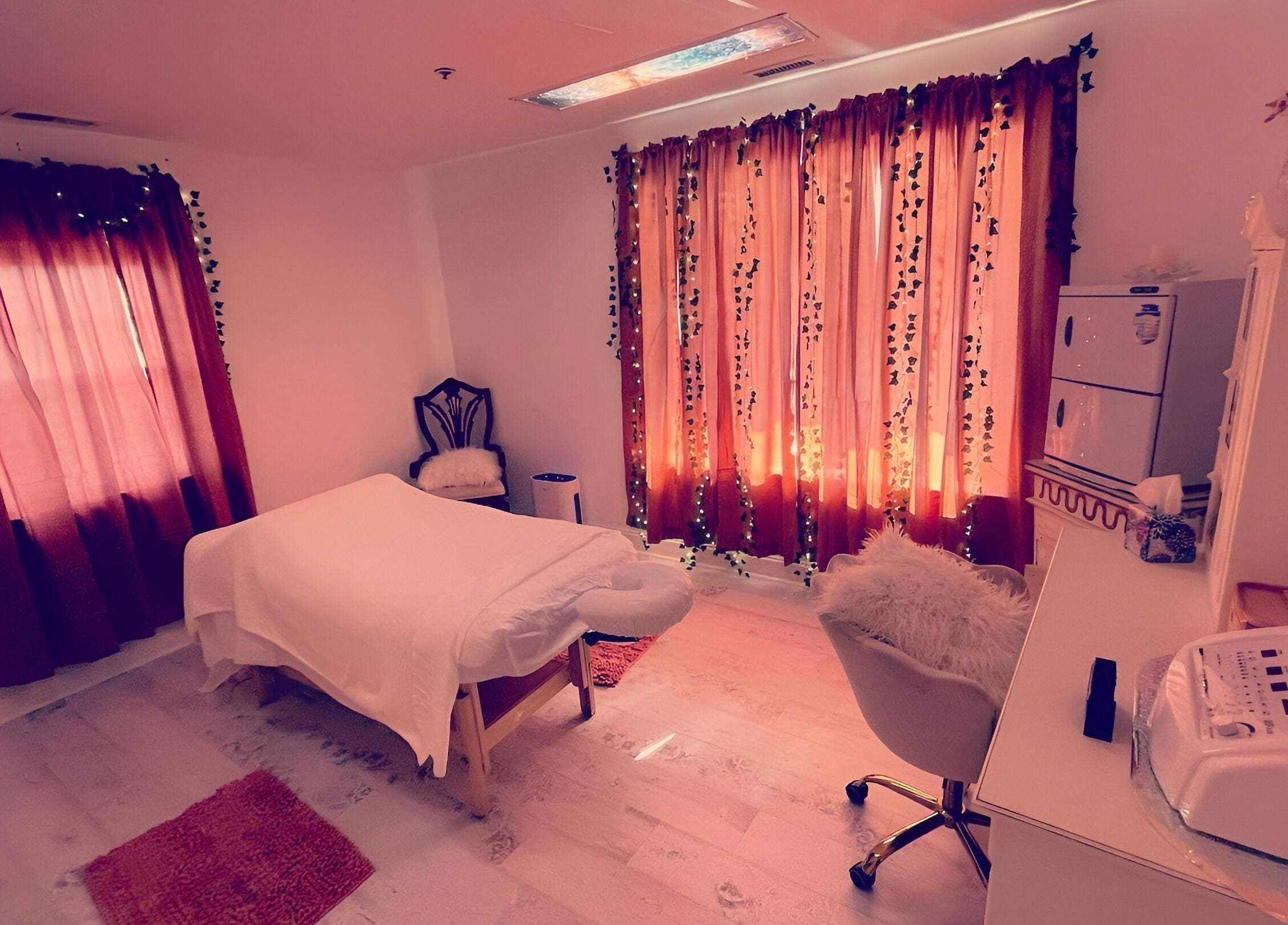 Relaxing treatment room at Puritie Spa & Studios, Lahaska - New Hope, Pennsylvania, US, with elegant decor.