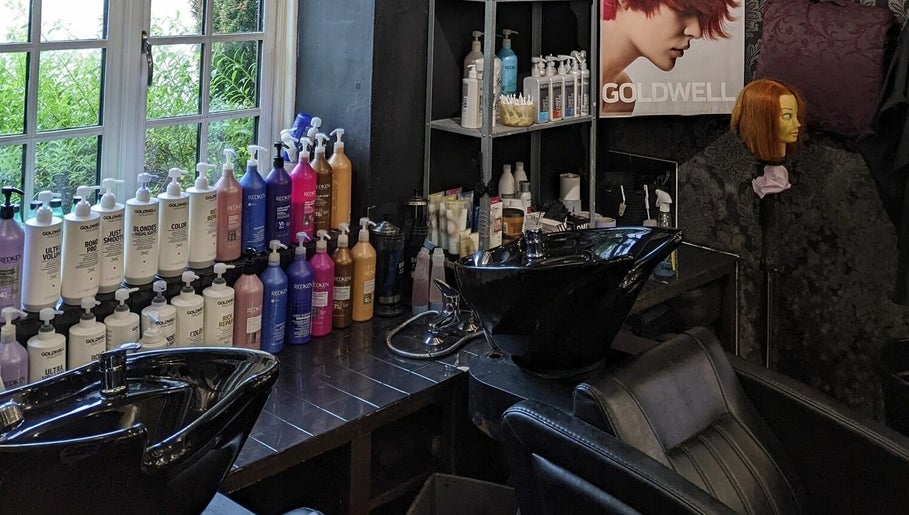 The Hair Gallery, bild 1