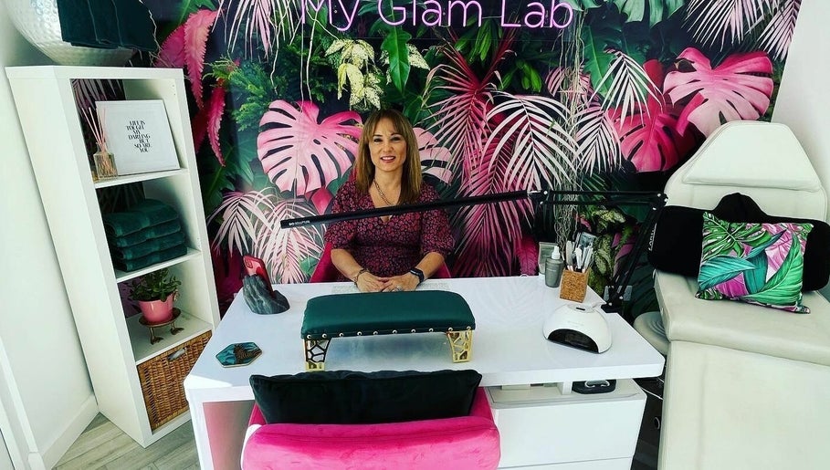 My Glam Lab, bild 1