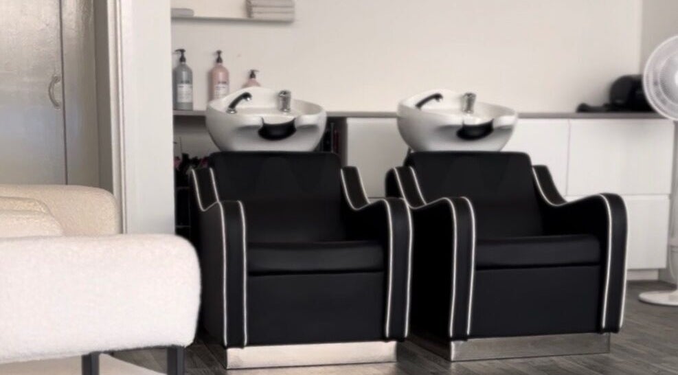 Elegant black wash stations at Hun Salon, Alton, England, GB, offering a premium hair care experience.
