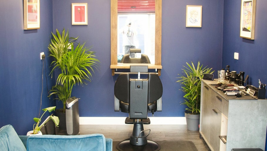 Tom's Trims - The Methley Barber image 1