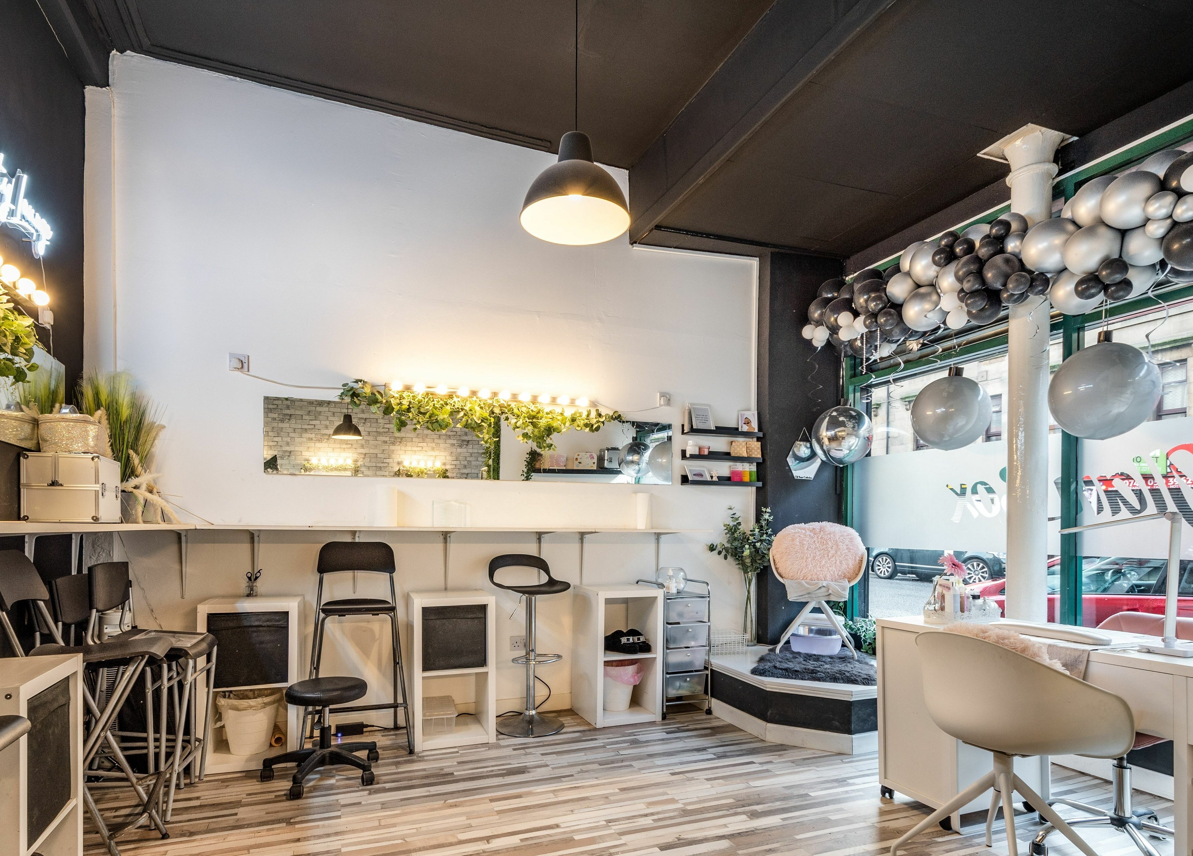 Stylish interior of SALON 921 in Glasgow, Scotland, GB featuring modern decor and seating arrangements.