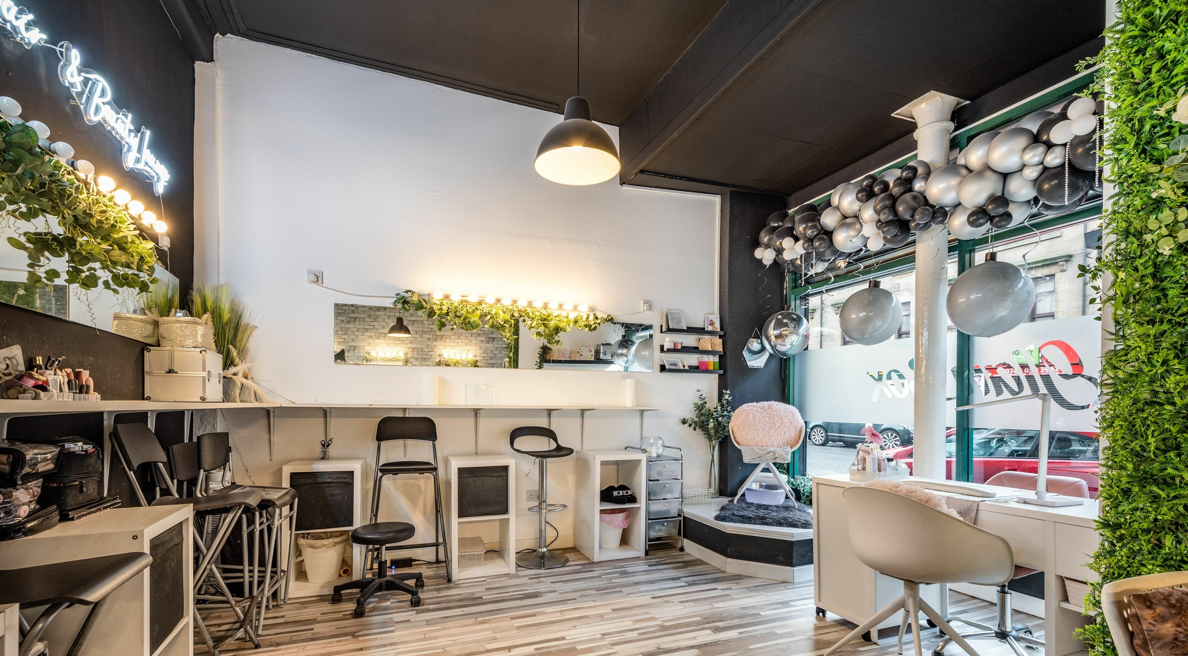 Stylish interior of SALON 921 in Glasgow, Scotland, GB featuring modern decor and seating arrangements.