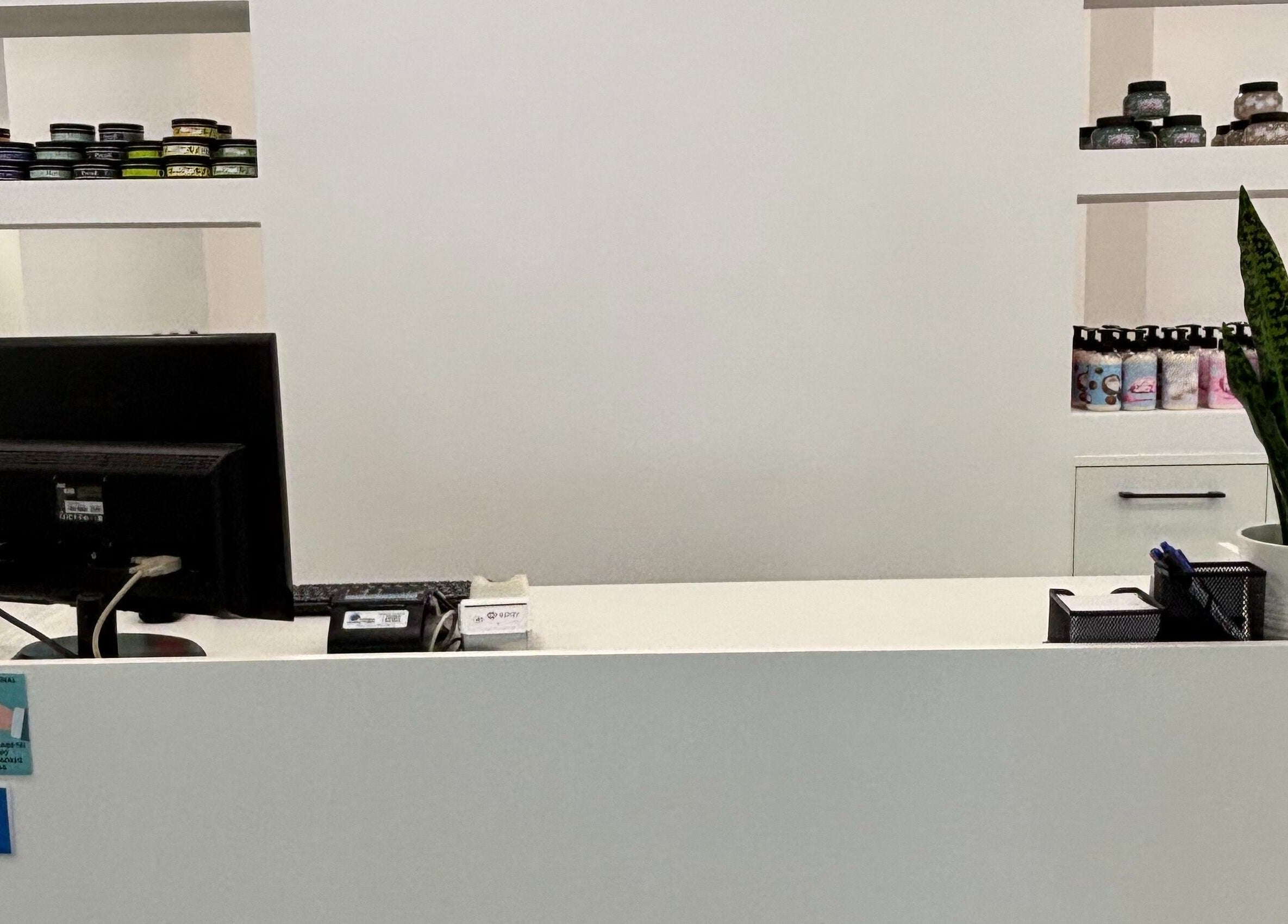 Ρεσεψιόν στο Medusa Agiou Dimitriou με προϊόντα ομορφιάς, Θεσσαλονίκη, GR.