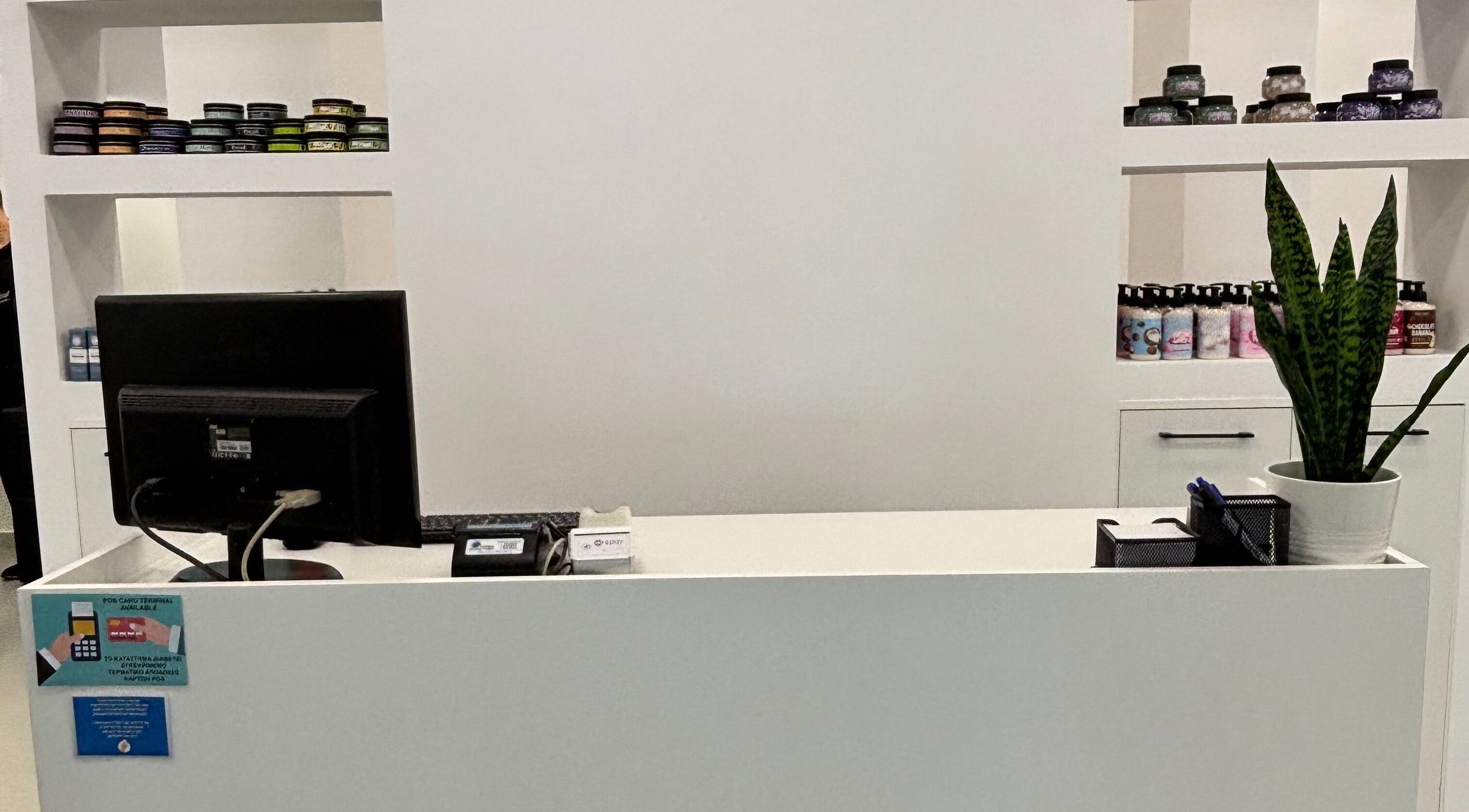 Ρεσεψιόν στο Medusa Agiou Dimitriou με προϊόντα ομορφιάς, Θεσσαλονίκη, GR.