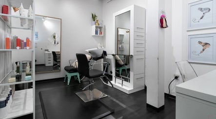 Blondie Salon