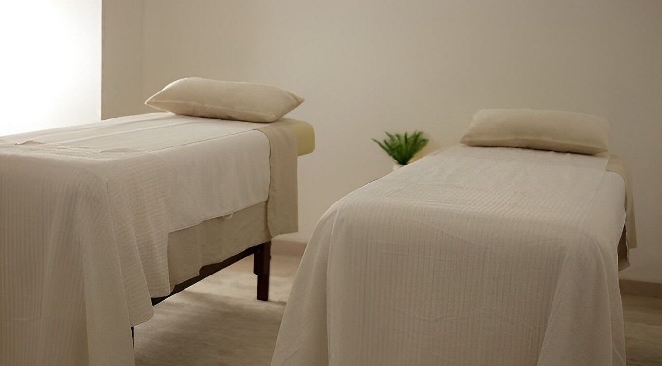 Relaxing massage tables at Anaya Massage and Spa, Palma de Mallorca, Balearic Islands, ES, perfect for unwinding.