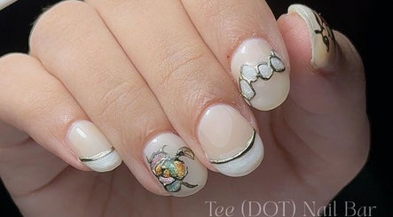 Tee (DOT) Nail Bar