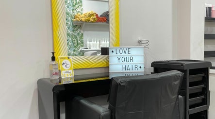 Foxy Locks Hair Salon image 2