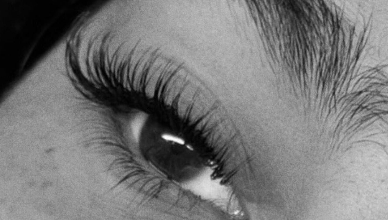 Close-up of expertly crafted lashes at Aura Aesthetics Studio, Cessnock, AU, showcasing beauty precision.