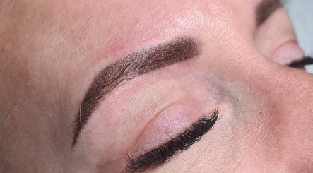 Phibrows & Lashes by Becky slika 3