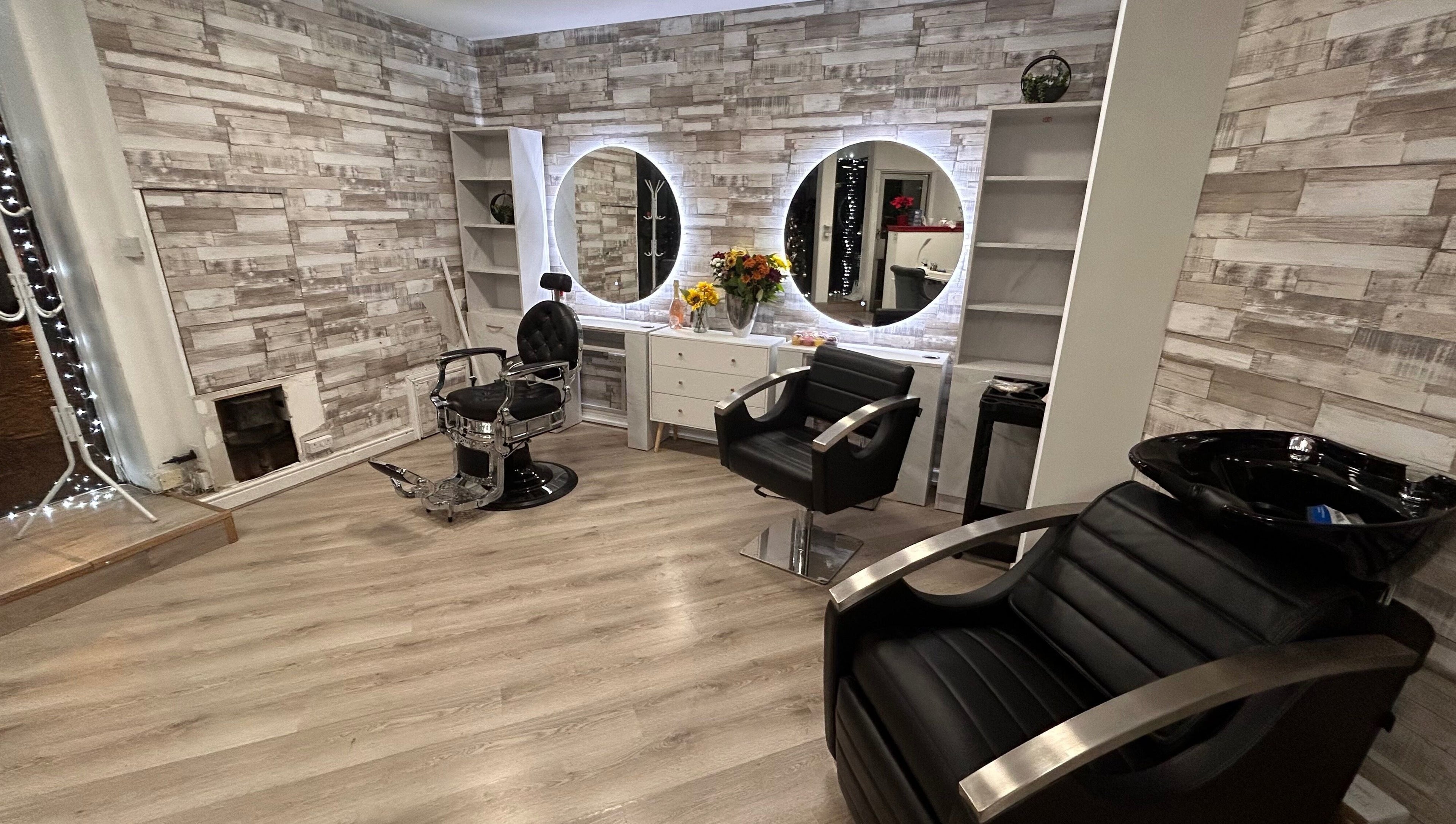 Elegant styling area with mirrors at Daniela Beauty Salon, Wolverhampton, England, GB.