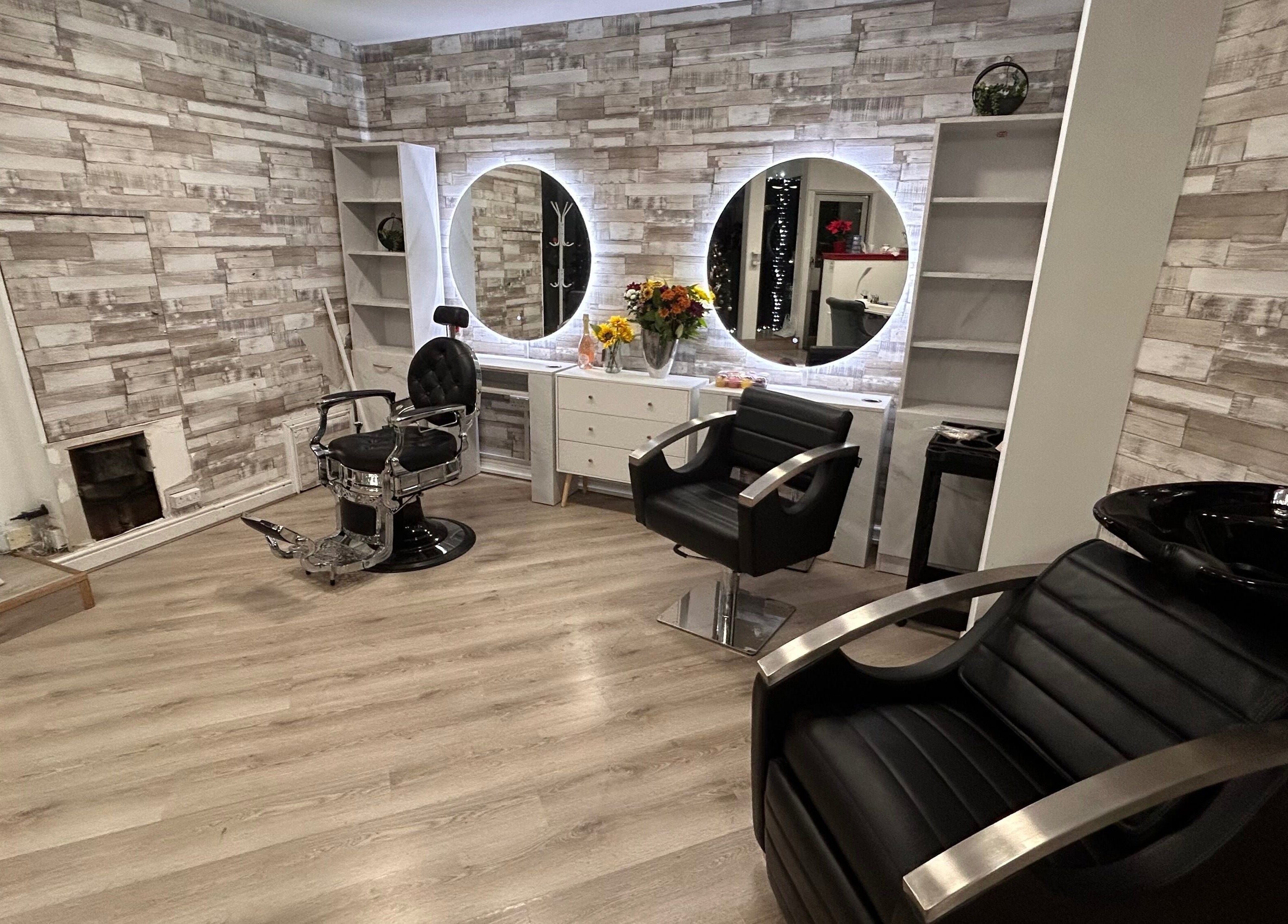 Elegant styling area with mirrors at Daniela Beauty Salon, Wolverhampton, England, GB.