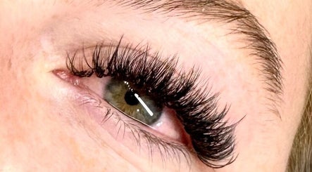Comely Lash & Brow
