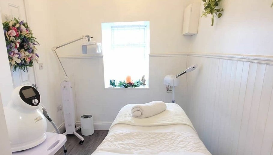 Aura Aesthetic & Well-Being Clinic image 1