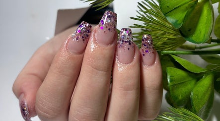 Stunning glittery nails designed at Snatched Cosmetics, Boksburg, Gauteng, ZA, showcasing elegant creativity.