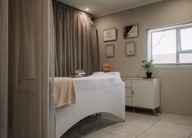 Calming treatment room at Snatched Cosmetics, Boksburg, Gauteng, ZA with soft lighting and cozy ambiance.