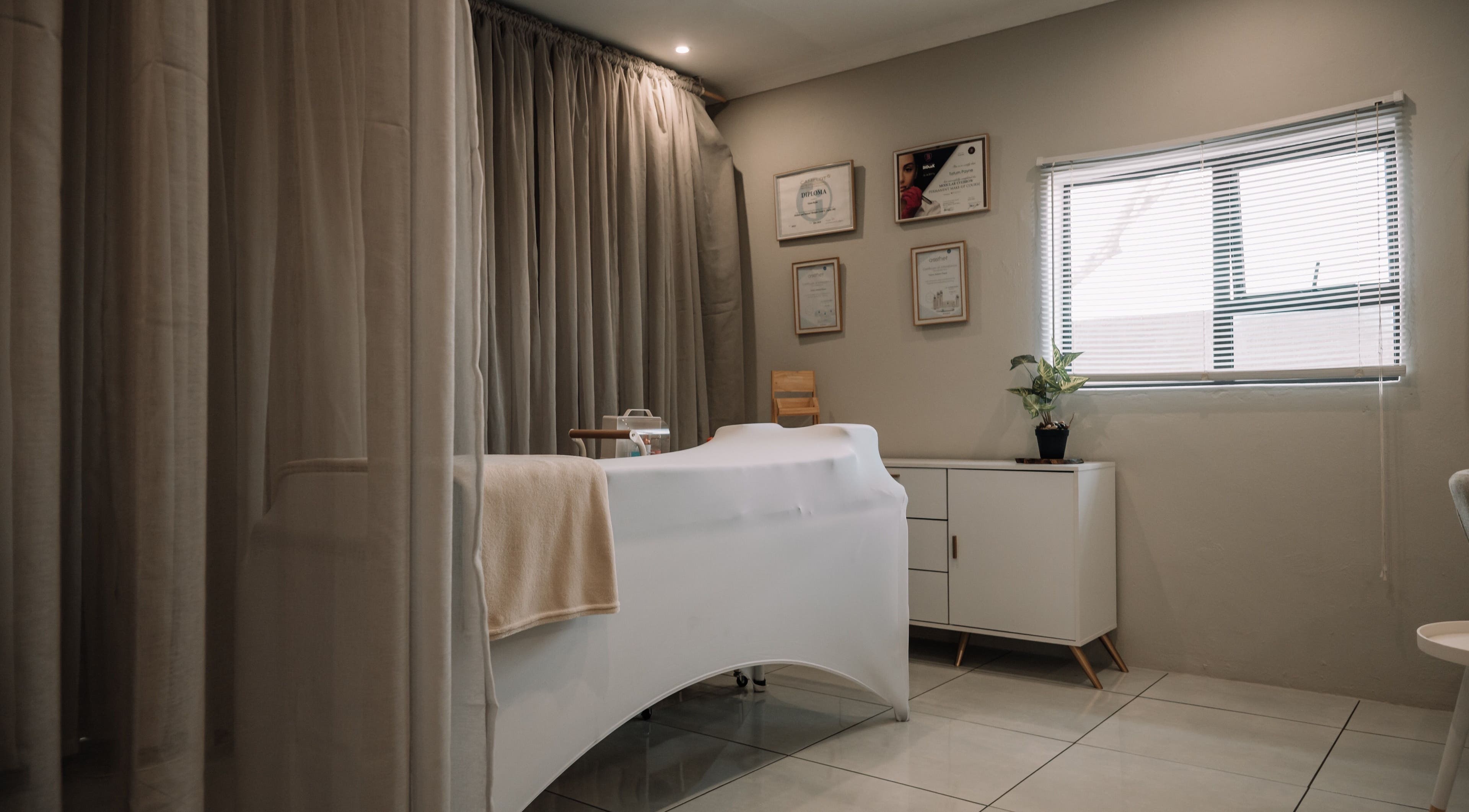 Calming treatment room at Snatched Cosmetics, Boksburg, Gauteng, ZA with soft lighting and cozy ambiance.