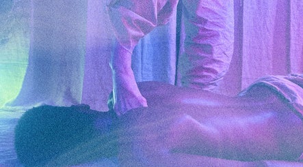 Deep Flow Therapy offers rejuvenating massages in soothing hues in London, England, GB.