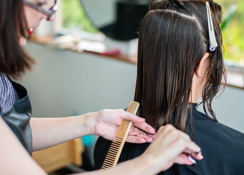 Hairdresser performs precise haircut at RC Designs in Paddington, Queensland, AU salon.