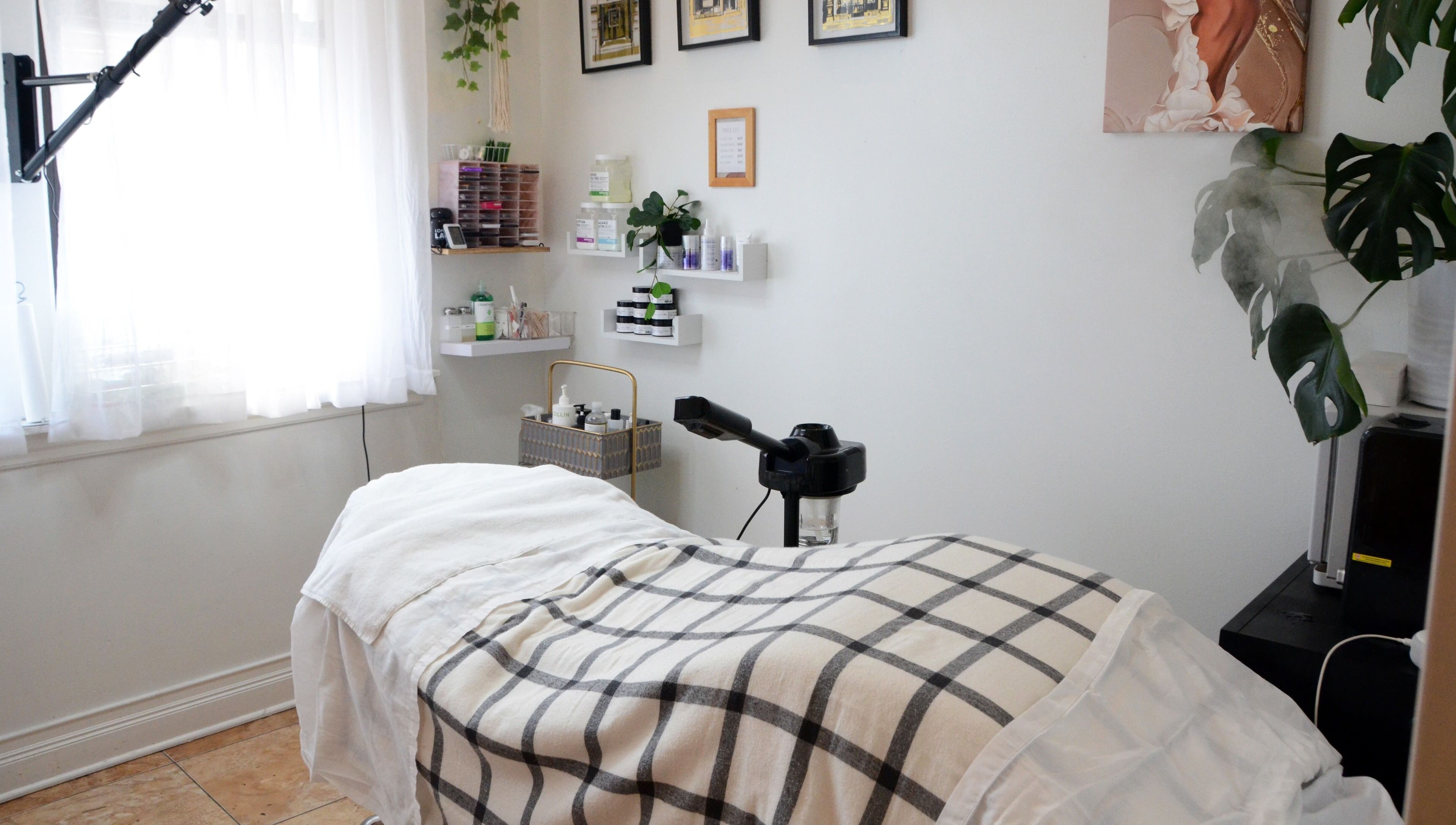 Relaxing treatment room at Beauty Vibez Studio in Chicago, Illinois, US. Cozy and serene atmosphere.