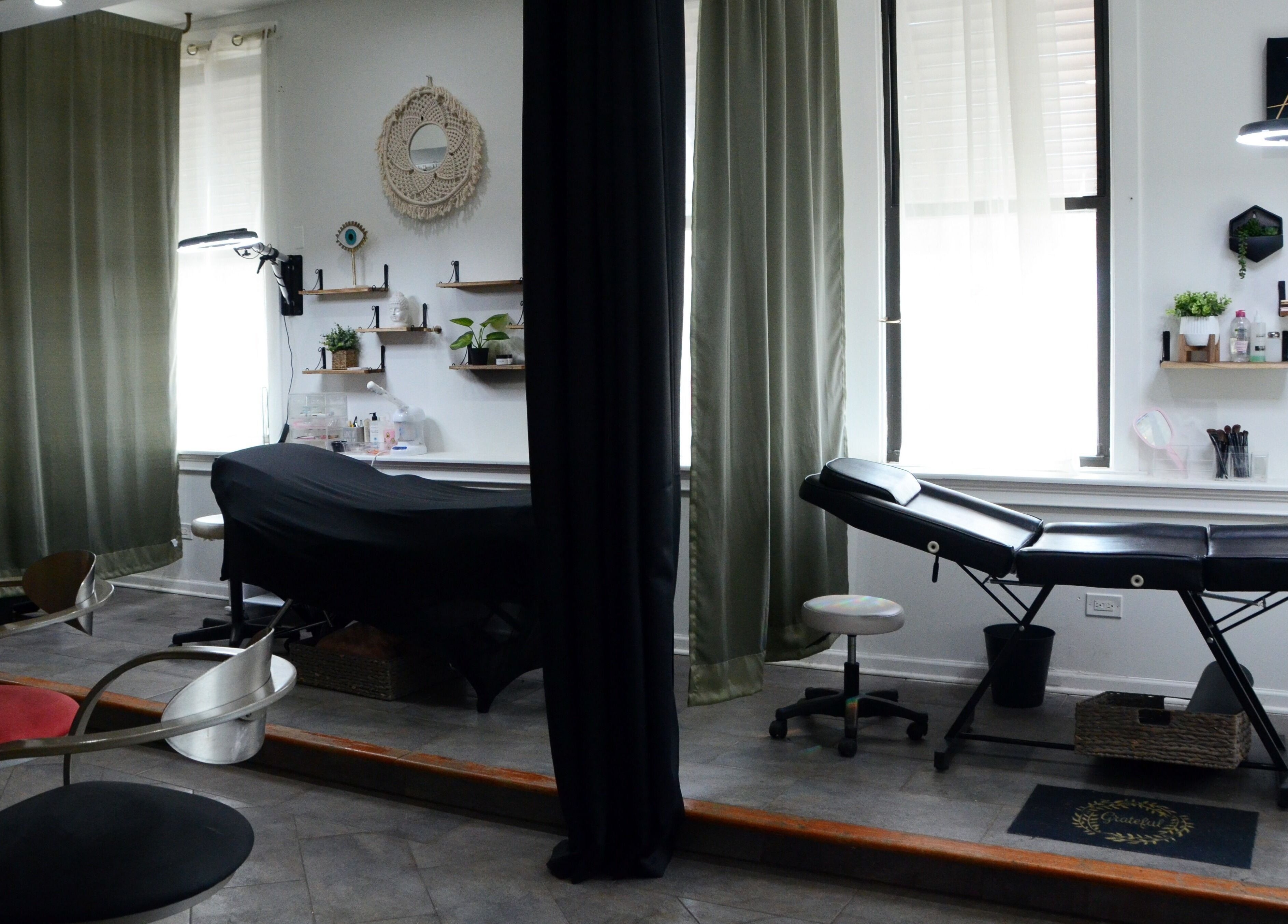Chic treatment room at Beauty Vibez Studio in Chicago, Illinois, US, featuring modern decor and comfortable seating.