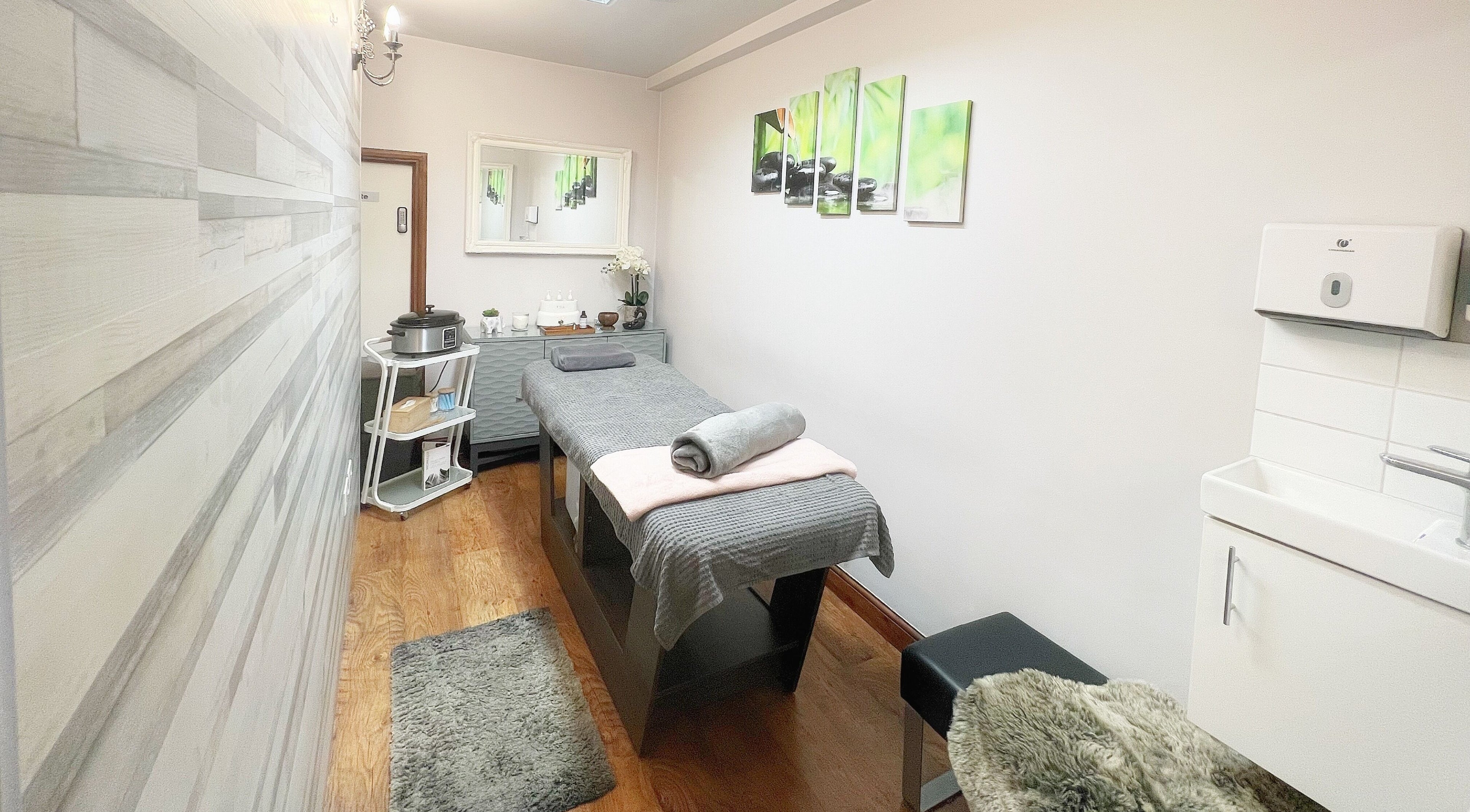 Calm massage room at Beauty Spot by NP (Remix Salon), London, England, GB with spa bed and soft lighting.