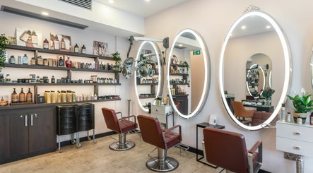 Yoso Hair Salon – obraz 2