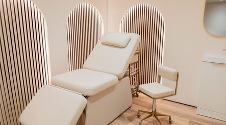 Orel Hair and Beauty image 2