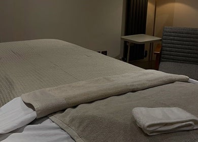 Tranquil massage room at Charlie Perry Skin in London, England, GB with a comfy treatment bed.