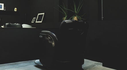 Elegant black salon chair in SENTTEN. Japanese Hair Salon, Singapore, Singapore, SG.