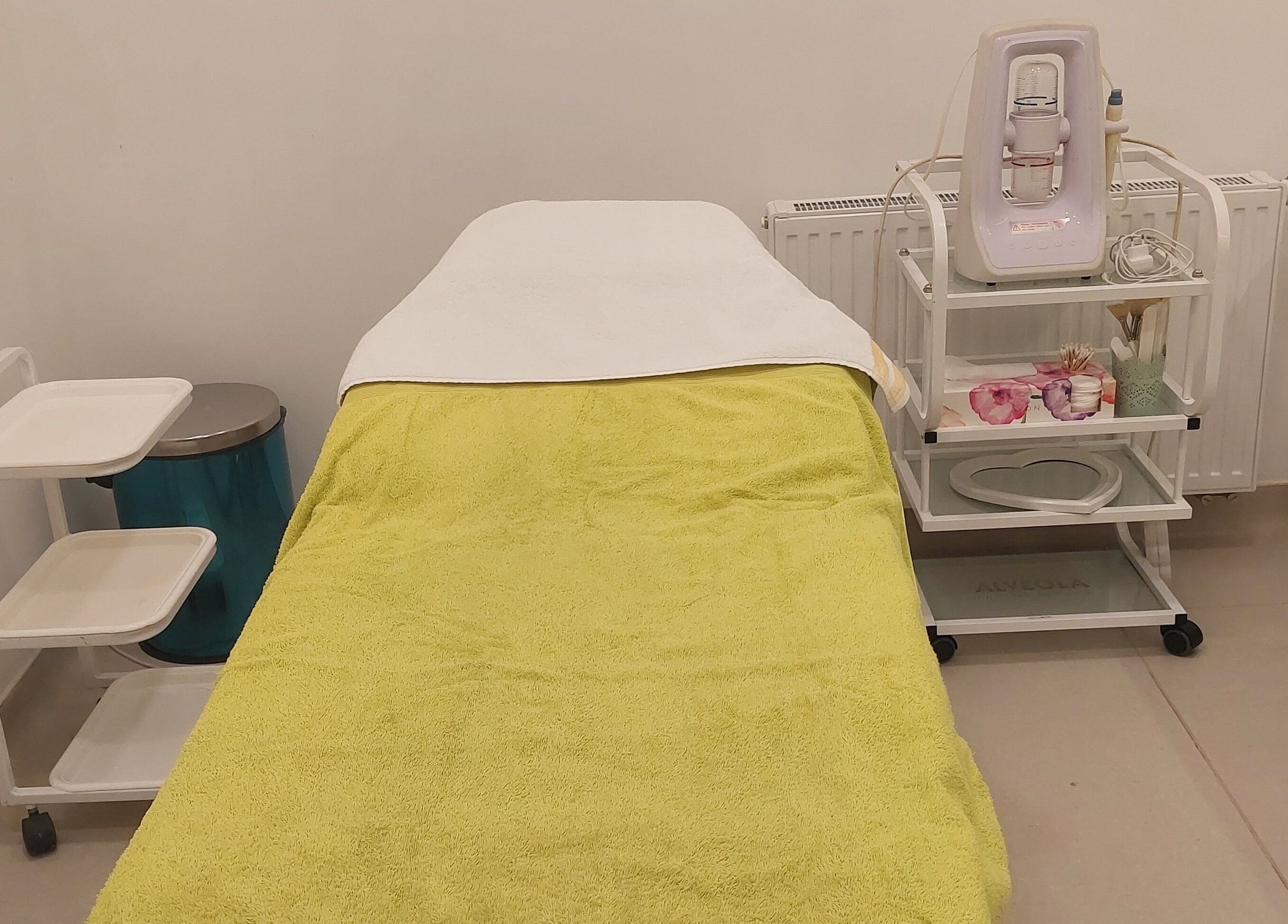 Kezelőágy a Green-Gold Day Spa-ban, Budapest, Magyar, HU. Modern kezelőszoba tökéletes pihenéshez.