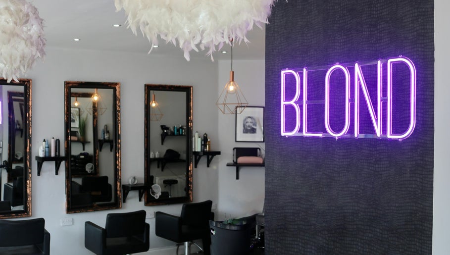 BLOND Salon, bild 1