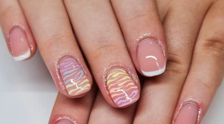 Flutter by Nails and Beauty, bild 3