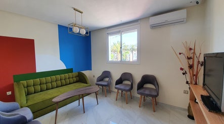 Centre Dentaire Dr. Achraf Talha image 2