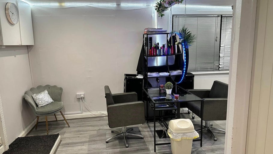 Vanilla Salon image 1
