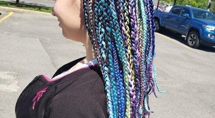 Tresses colorées élégantes au Centre de Beauté K Pro, Québec, Québec, CA.