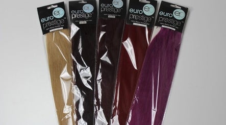 Extensions de cheveux variées disponibles au Centre de Beauté K Pro à Québec, Québec, CA.
