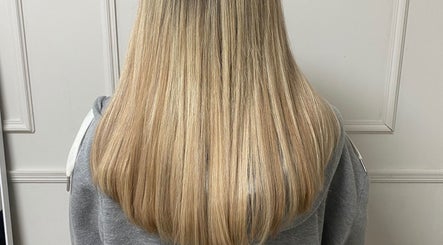 Chloe's Beauty and Hair Extensions imagem 2