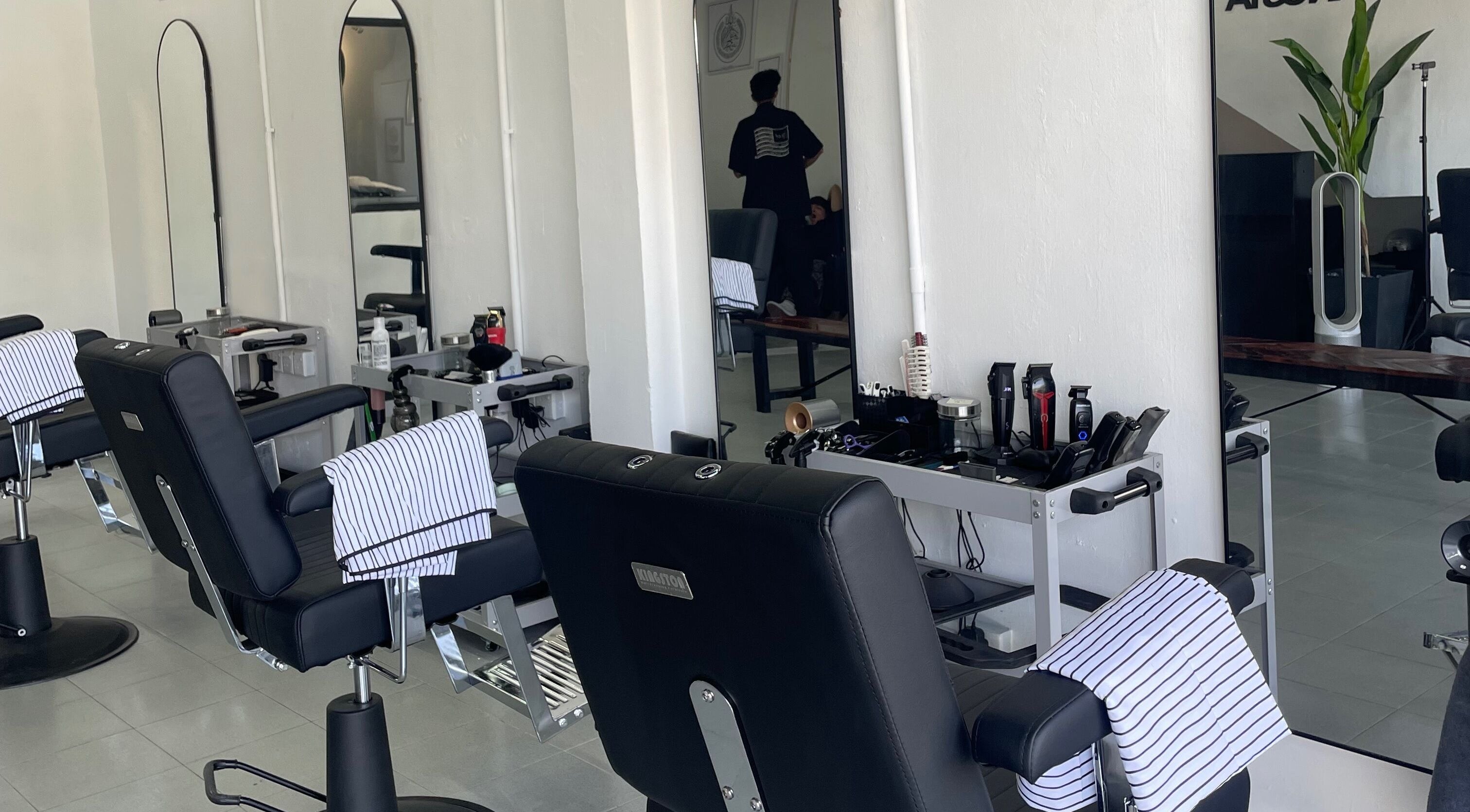Elegant salon setup at Cuts & Cloud Mawar, Pontian, Johor, MY, featuring stylish black chairs and mirrors.