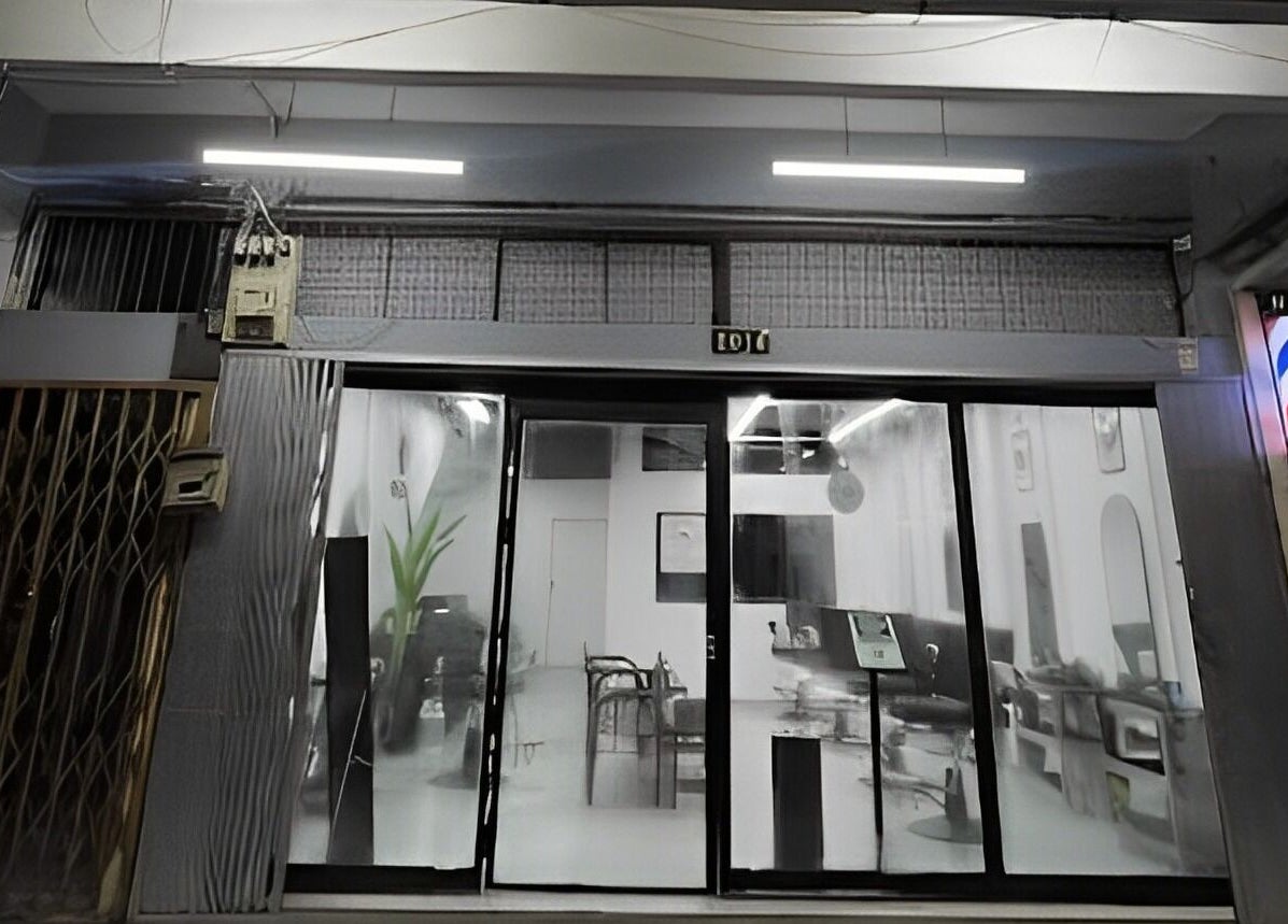 Modern exterior view of Cuts & Cloud Mawar salon in Pontian, Johor, MY, showcasing its stylish glass doors.