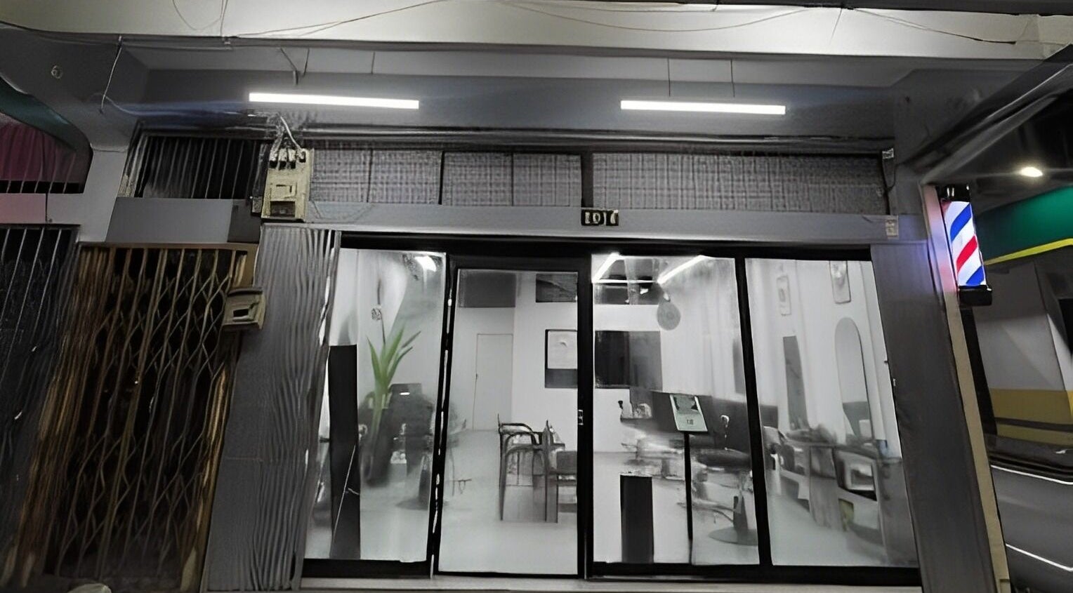 Modern exterior view of Cuts & Cloud Mawar salon in Pontian, Johor, MY, showcasing its stylish glass doors.