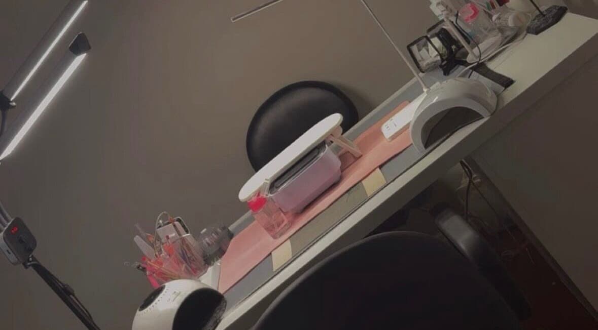 Modern nail salon setup at Backlashedbeautyx, County Donegal, County Donegal, IE showcasing manicure station.