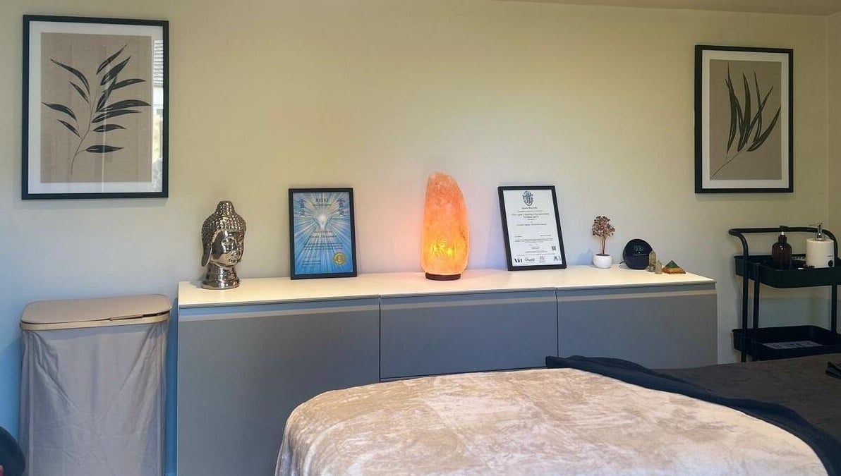 Calming ambience at Alexander Aromatics Wellness Studio, Girdle Toll, Scotland, GB with tranquil decor.