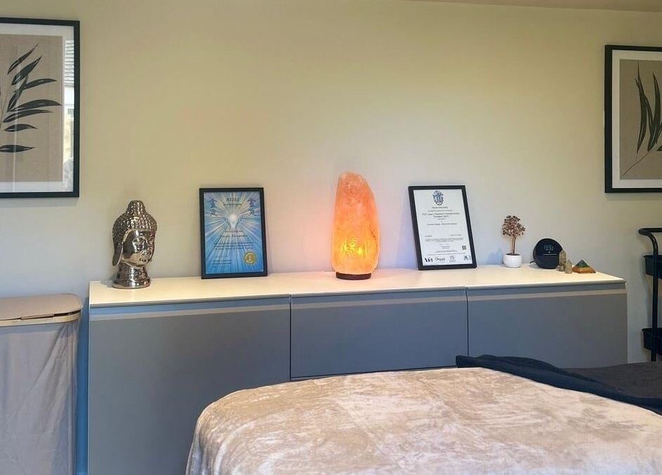 Calming ambience at Alexander Aromatics Wellness Studio, Girdle Toll, Scotland, GB with tranquil decor.