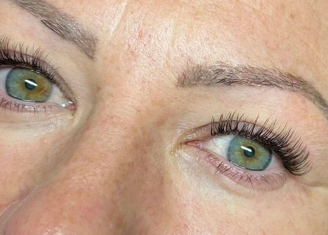 Close-up of elegant eyelashes at SB Beauty, Warfield, England, GB. Enhancing natural beauty.