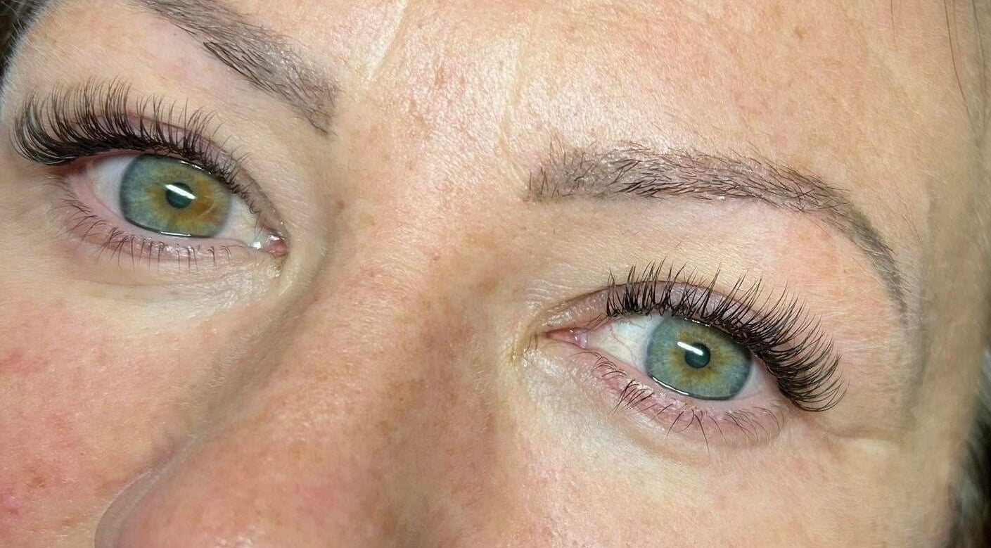 Close-up of elegant eyelashes at SB Beauty, Warfield, England, GB. Enhancing natural beauty.