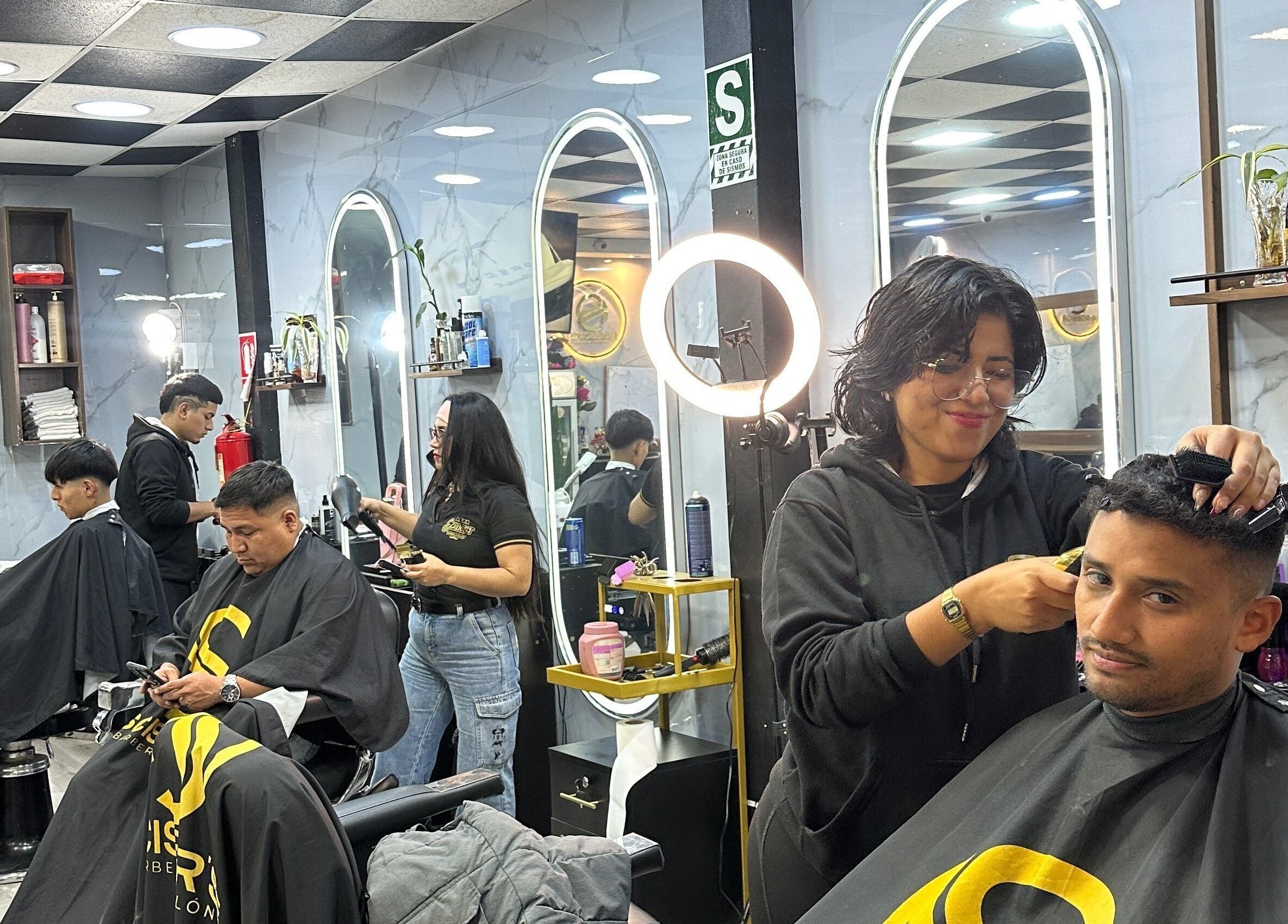 Servicio de peluquería en Scissors Barberia Salon, Rímac, Municipalidad Metropolitana de Lima, PE.