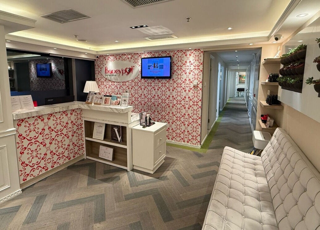 Welcome area of Honeypot Wax Boutique (Central) on Hong Kong Island, HK, featuring chic decor and a cozy ambiance.