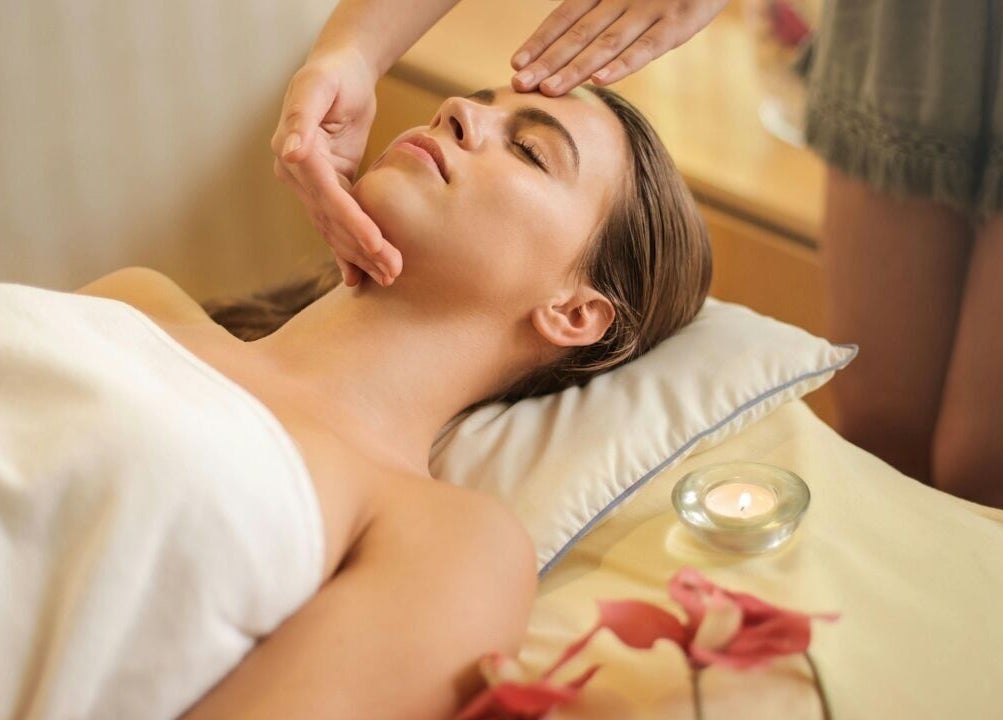 Woman enjoying a relaxing massage at Asana Spa at Outrigger Kona Resort, Kailua-kona, Hawaii, US.